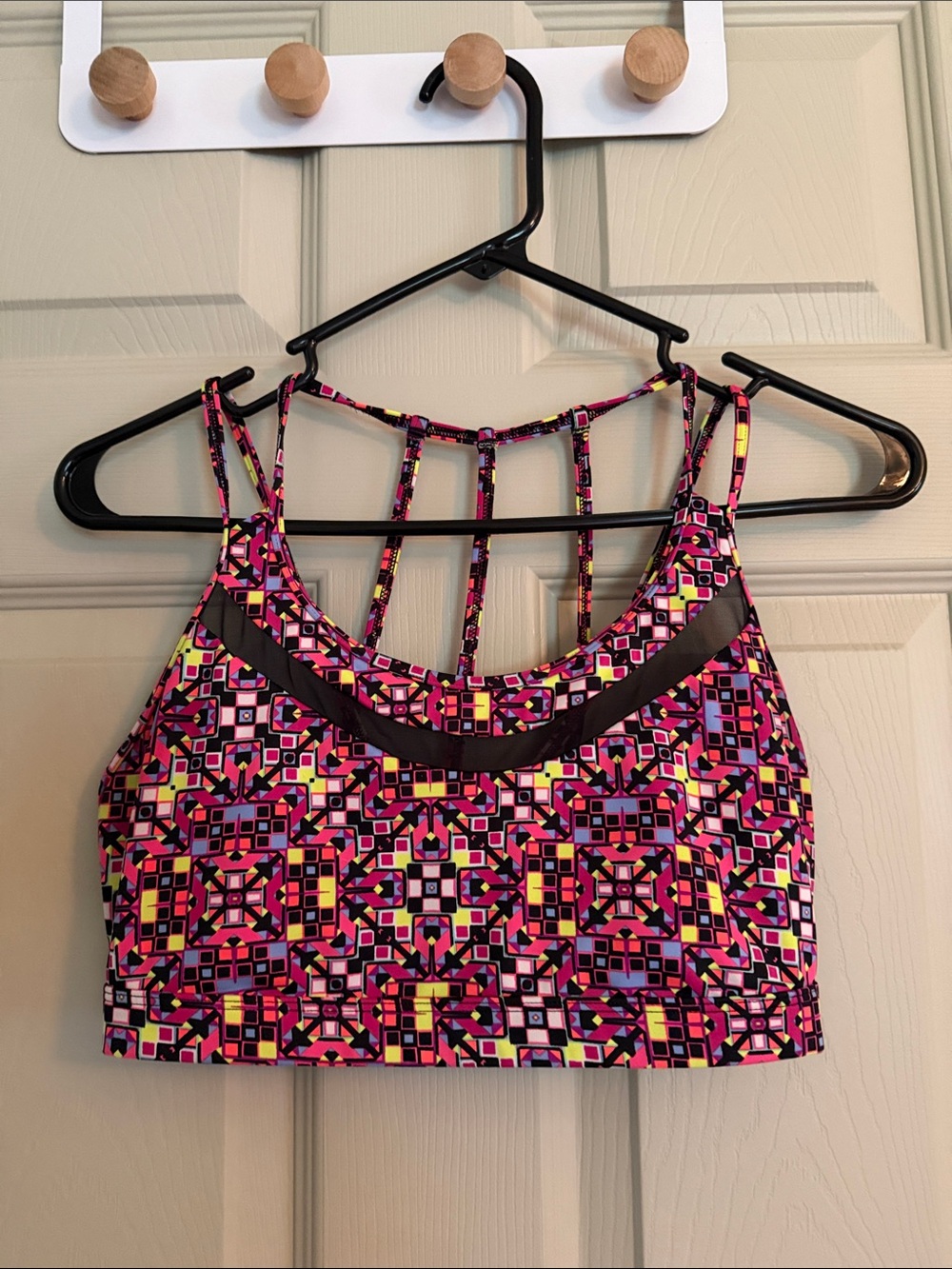 Victoria’s Secret Medium Strappy Sports Bra Pink Geometric Mesh Workout